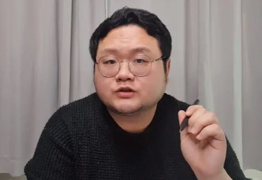 '승무원 룩북녀' 저격한 유튜버 '구제역'…法 "모욕죄 유죄"