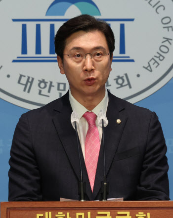 與 “김남국, 의원직 사퇴는 선택 아닌 최소한의 양심”