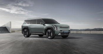 기아, 대형 전기 SUV ‘EV9’ 사전 계약 8일 만에 1만대 돌파