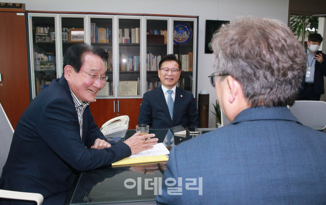 [포토]'코인논란' 김남국 의원 징계 논의하는 변재일 윤리특위원장과 여야 간사