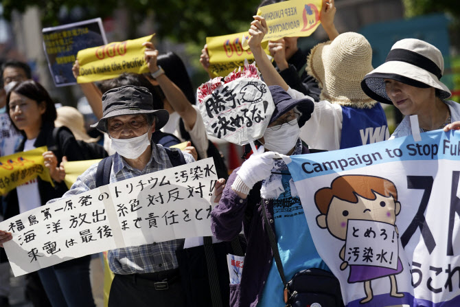 오염수 괜찮다는 英학자에 통영 어민 분노, "일본인들이 마셔라"