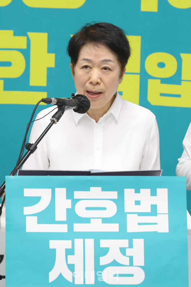 [포토]빌안하는 김영경 대한간협 회장