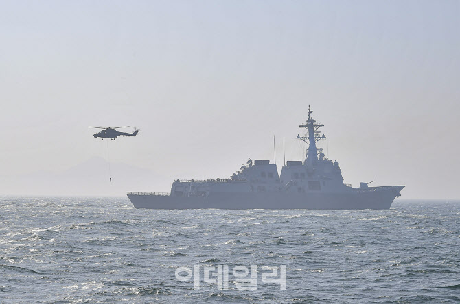 해군, 北 SLBM 탑재 잠수함 격멸 훈련…"도발시 단호히 대응"