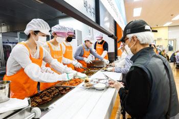 한국지멘스, 지역 어르신 대상 ‘배식 나눔 봉사활동’ 진행