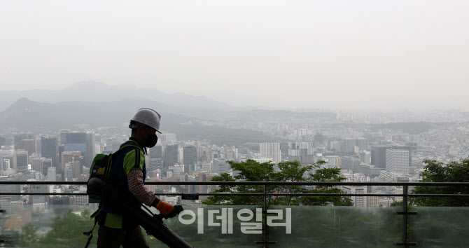 [포토]중국발 황사 수도권 도달…미세먼지 '매우 나쁨'