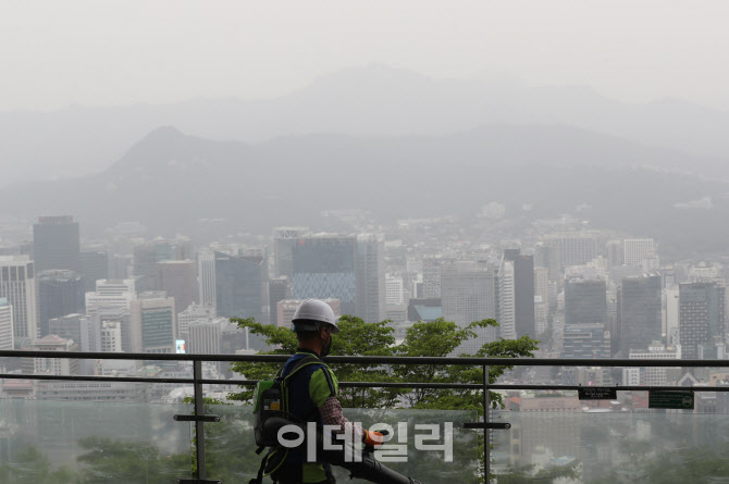 [포토]뿌옇게 보이는 서울도심