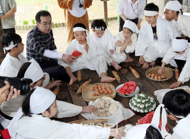 [포토] 풍년기원 모내기 체험행사