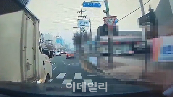 19개월 자녀까지 태운 채 교통사고 보험사기 일삼은 부부 검거