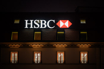 “SVB 핵심 직원·기밀 빼돌려”…퍼스트시티즌스, HSBC 고소