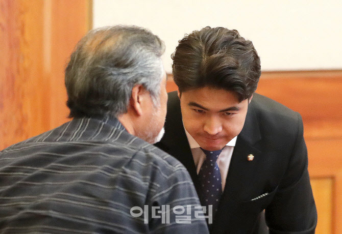 [포토]이상민 행안부 장관 탄핵심판 2차 변론기일 참석한 오영환 의원