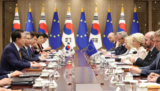 EU 집행위원장 "韓과 신재생에너지·수소 경제 공동 프로젝트 추진"
