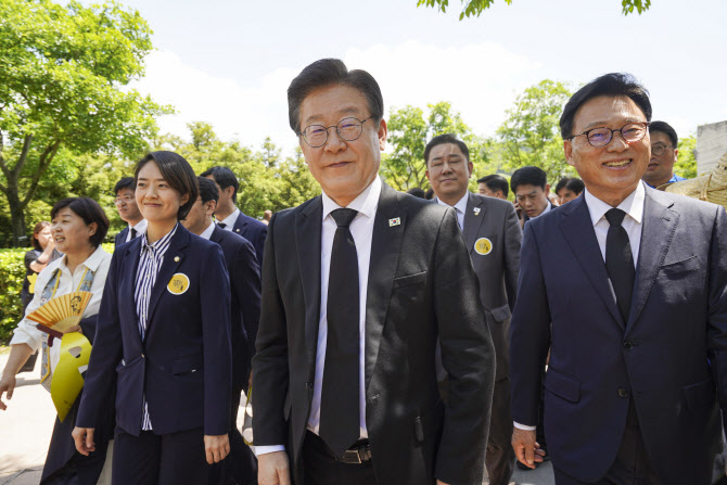 민주당 `노무현 정신` 동상이몽…"조직된 시민의 힘" vs "엄격한 자기개혁"