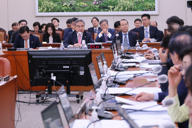 與 “한미일 삼각공조 완벽 복원”…野 “가치 외교가 리스크 키워”