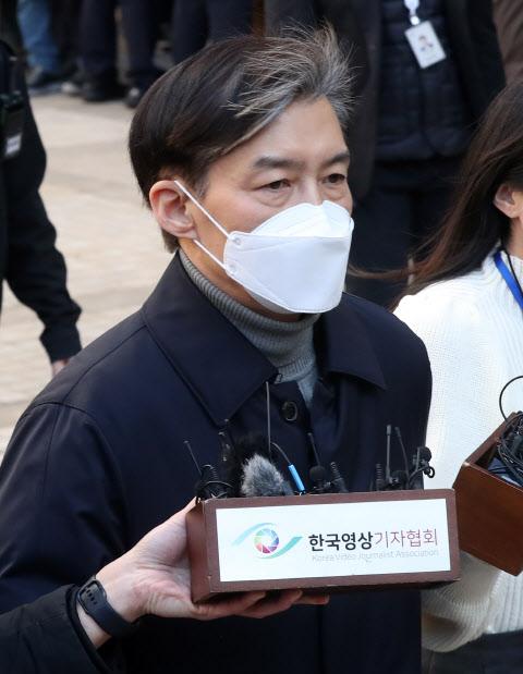 '입시비리·감찰무마' 조국 오늘 항소심 시작…1심은 징역 2년