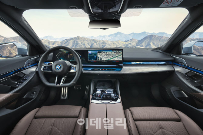 BMW, 신형 5시리즈 공개.. 5시리즈 최초 전기차 i5 등장