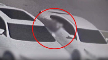공항 주차장 노렸다…문 안 잠긴 차량만 골라 금품 훔친 40대