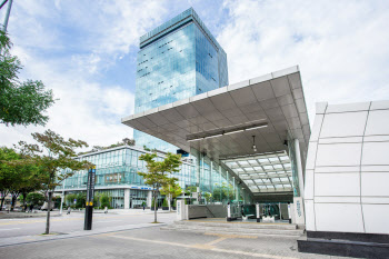 "디지털미디어시티역, 스카이라이프로 단장"