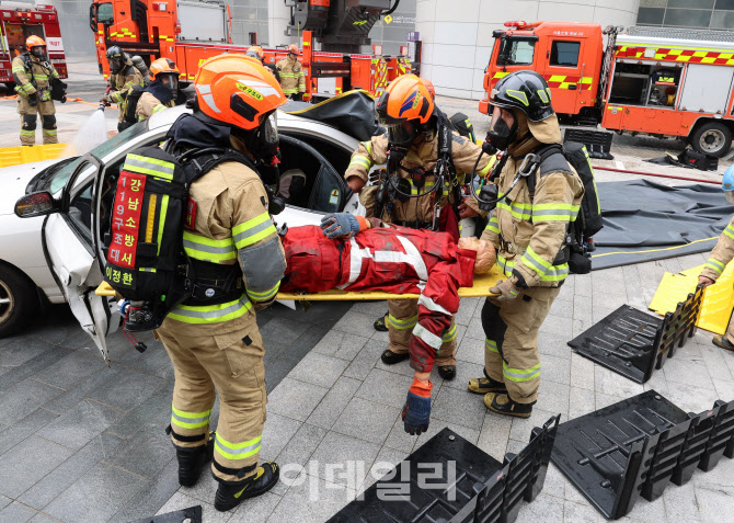 [포토]인명구조 신속히