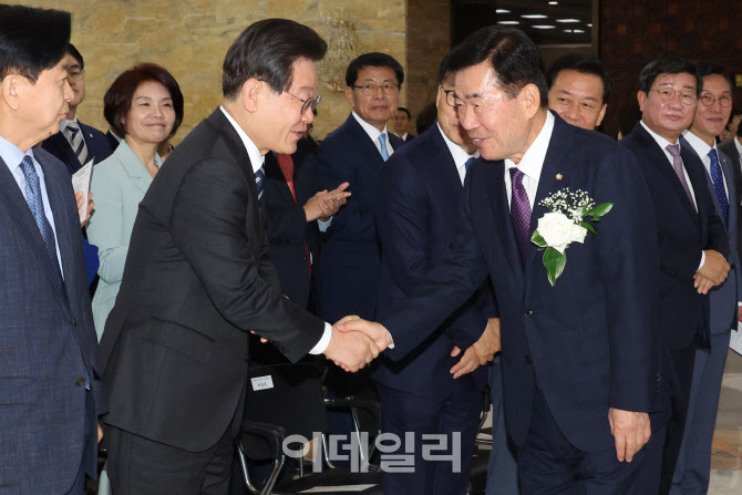 [포토]국회개원기념식, '악수하는 김진표-이재명'