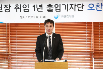 '취임 1년' 이복현…칼잡이에서 금융안정 전도사로