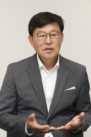 30년 軍 전문가의 변신 “행복은 흐르게 하는 것”[ESF 2023]
