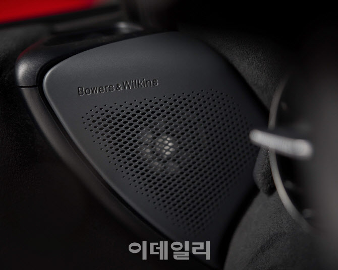 맥라렌 750S만을 위한 바워스앤윌킨스 ‘오디오 시스템’ 개발