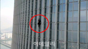 롯데타워 72층까지 ‘맨손등반’…20대 영국인 男 체포(종합)