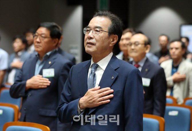 [포토] 출하선급금 전달식 참석한 이성희 농협회장