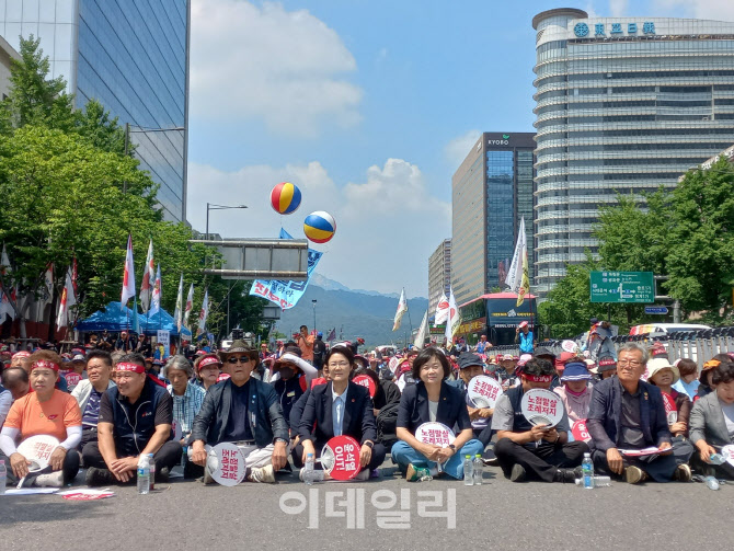 노점상 단체 “서울시, 노점말살 멈추고 생계보호법 만들라”