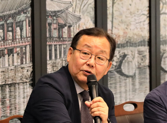 "온실가스감축목표 달성 쉽지 않다..인력과 예산 올인해야"