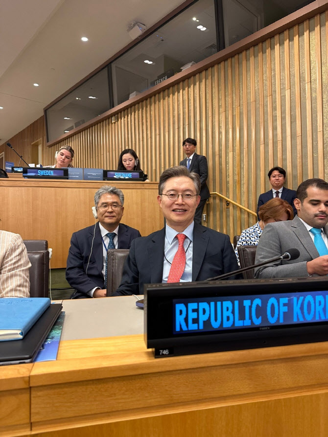 韓, 3명 연속 국제해양법재판관 배출…이자형 국장 당선