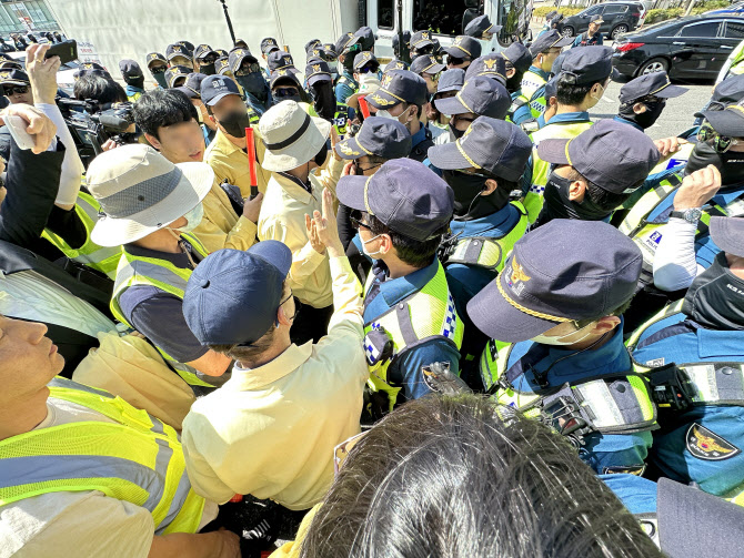 '퀴어문화축제' 개최 앞두고 둘로 쪼개진 대구