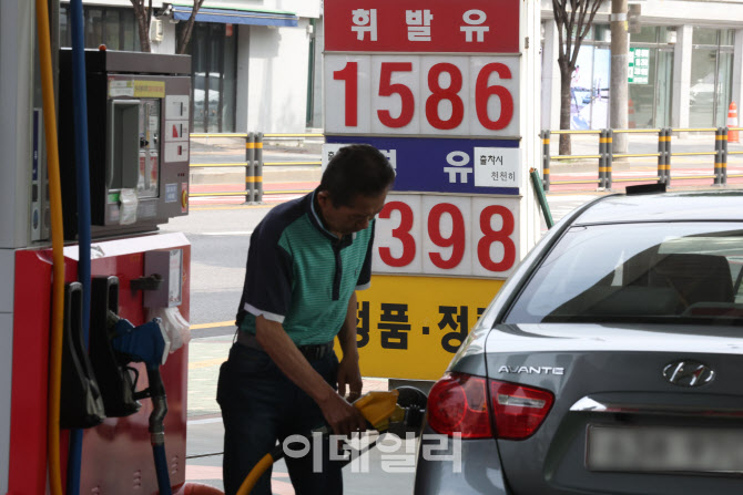 [포토]휘발유·경유 가격 동반 하락세 지속