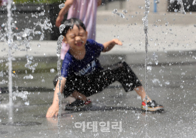 [포토]서울 전역 '폭염주의보'…내일까지 30도 넘는 불볕더위