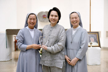 팝페라테너 임형주, 몽골 노밍요스 중등학교 명예교장 위촉