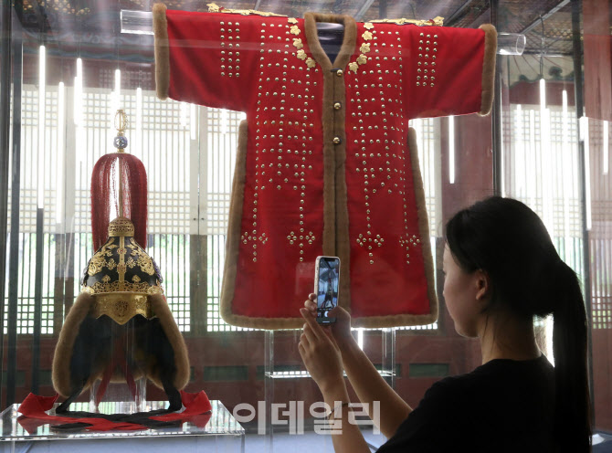 [포토] 독일 하인리히 왕자가 고종에게 받은 선물