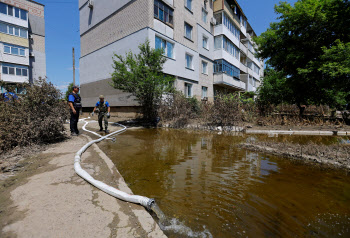 우크라 댐 붕괴 사망 최소 45명…러시아 “피해지원 거부”