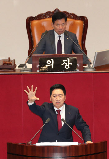 김기현 "의원 감축", 청년 정치인들 "위성정당 포기해야"