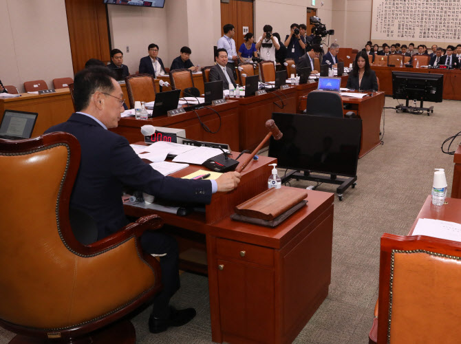 스토킹 처벌 강화 `반의사 불벌죄 폐지`…국회 법사위 통과