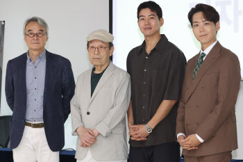 신구 "힘 남기고 죽을 바에야…연극에 힘 쏟아야죠"