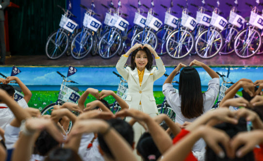 자전거 기부행사 '바이크 런' 참석한 김건희 "미래 꿈 펼칠 동반자"