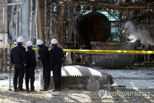 8명 사상 '폭발 사고'…여천NCC 대표 2명 '중대재해법' 검찰 송치