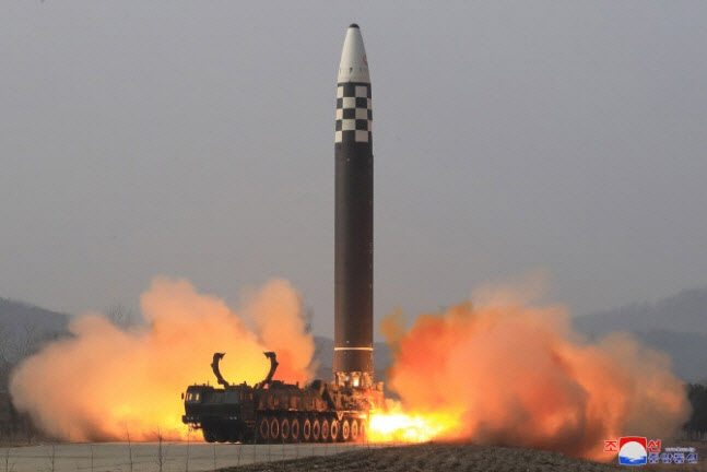 북한 "美 군사조치 압도적 대응…핵무력 강화 초래"