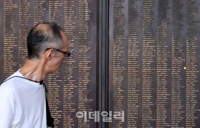 [포토]6.25전쟁 73주기...전쟁 희생자의 넋을 위로합니다