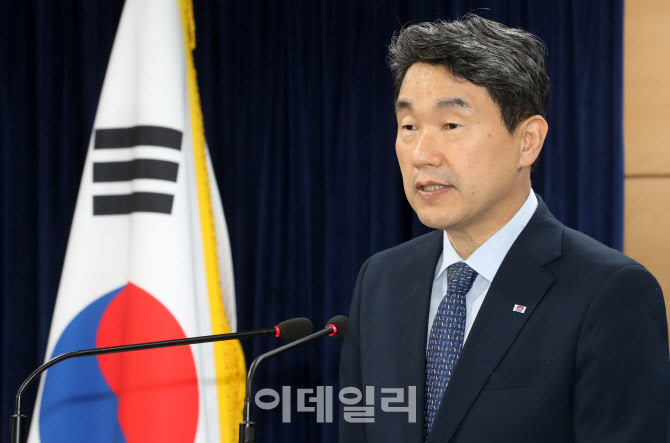 [포토]브리핑하는 이주호 사회부총리 겸 교육부 장관