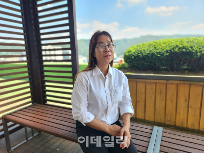 "이민 후에도 소통 어려워 취업 한계…한국 문화 적응 쉽지 않아"