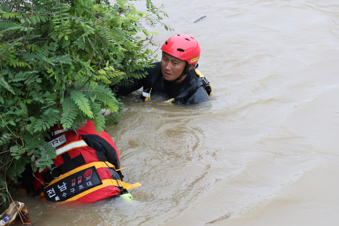 쏟아진 폭우에 실종된 수리시설 감시원…끝내 숨진 채 발견