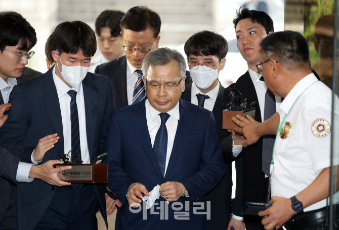 檢 "박영수 구속기각 납득 어려워…영장 재청구 검토"