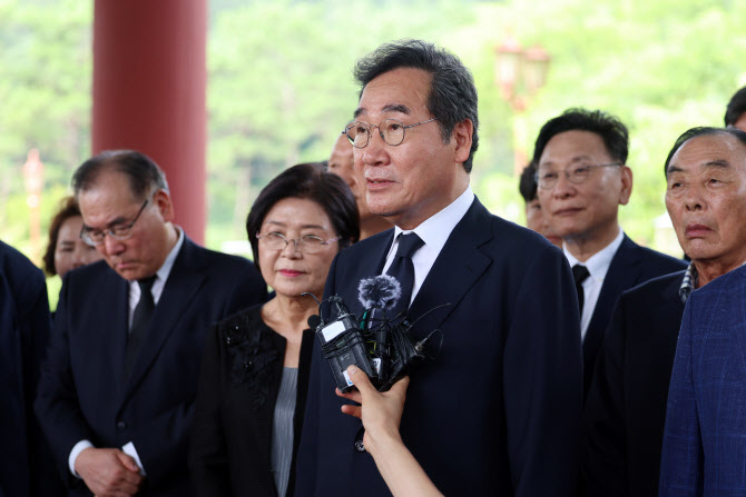 이낙연 “민주당, 국민 기대에 많이 미흡…도덕성 회복해야”