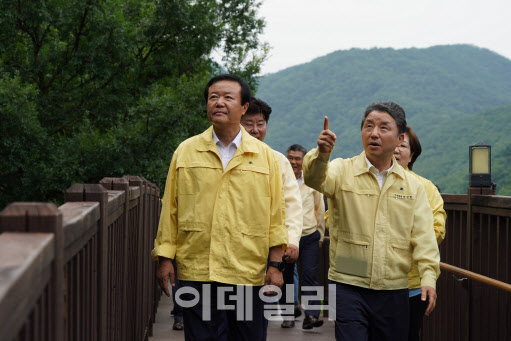 [포토]남성현 산림청장, 집중호우 대비 다중이용시설 안전 점검